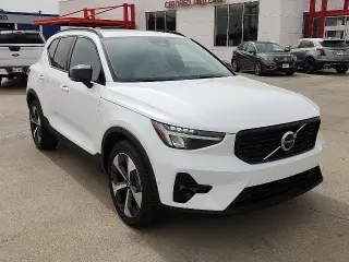 Volvo XC40 2023 B4 Ultimate Dark Theme 4dr SUV