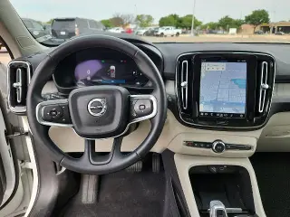 Volvo XC40 2023 B4 Ultimate Dark Theme 4dr SUV