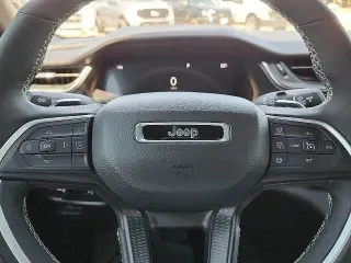 Jeep Grand Cherokee L 2025 4x2 Laredo 4dr SUV