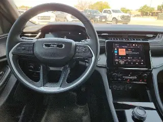 Jeep Grand Cherokee L 2025 4x2 Laredo 4dr SUV