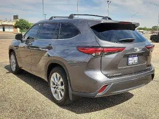Toyota Highlander 2023 LE 4dr SUV