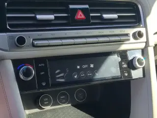 Genesis G70 2025 2.5T Standard 4dr Sedan