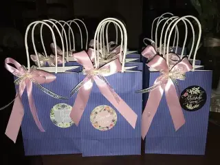 SILLAS Y MESAS PARA SU EVENTO