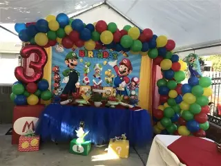 SILLAS Y MESAS PARA SU EVENTO