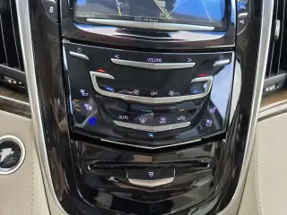 Cadillac Escalade 2018 Luxury 4dr SUV