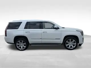 Cadillac Escalade 2018 Luxury 4dr SUV