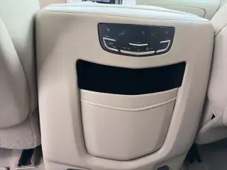 Cadillac Escalade 2018 Luxury 4dr SUV