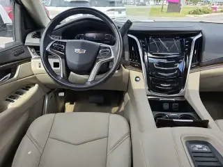 Cadillac Escalade 2018 Luxury 4dr SUV
