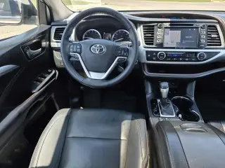 Toyota Highlander 2019 AWD SE 4dr SUV