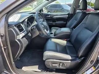 Toyota Highlander 2019 AWD SE 4dr SUV