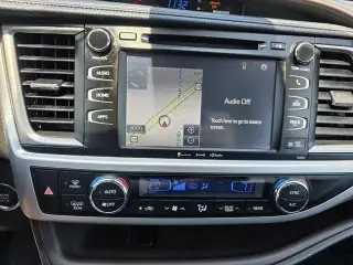 Toyota Highlander 2019 AWD SE 4dr SUV