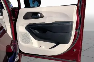 Chrysler Pacifica 2018 Touring Plus 4dr Mini-Van