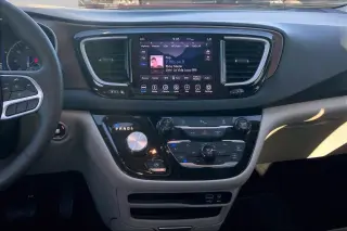 Chrysler Pacifica 2018 Touring Plus 4dr Mini-Van