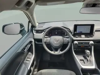Toyota RAV4 2024 XLE 4dr SUV