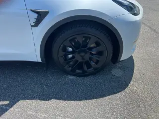 Tesla Model Y 2023 AWD 4dr Crossover