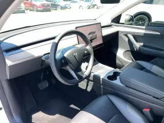 Tesla Model Y 2023 AWD 4dr Crossover