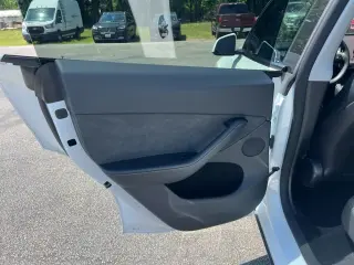 Tesla Model Y 2023 AWD 4dr Crossover