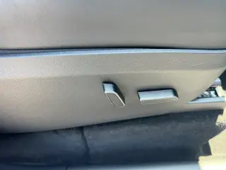 Tesla Model Y 2023 AWD 4dr Crossover
