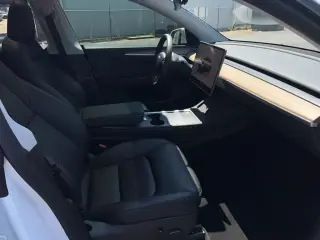 Tesla Model Y 2023 AWD 4dr Crossover
