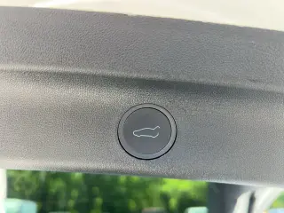 Tesla Model Y 2023 AWD 4dr Crossover