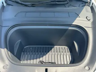 Tesla Model Y 2023 AWD 4dr Crossover