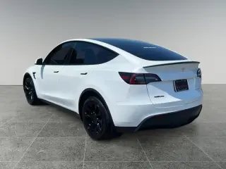 Tesla Model Y 2023 AWD 4dr Crossover