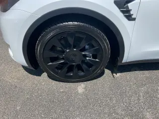 Tesla Model Y 2023 AWD 4dr Crossover