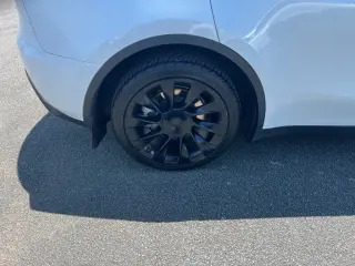 Tesla Model Y 2023 AWD 4dr Crossover