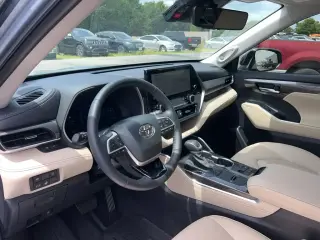 Toyota Highlander 2023 LE 4dr SUV