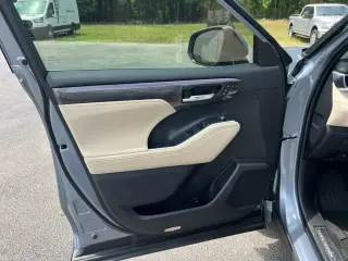 Toyota Highlander 2023 LE 4dr SUV