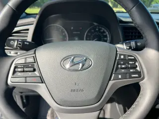Hyundai ELANTRA 2018 SEL 4dr Sedan (US)