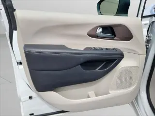 Chrysler Voyager 2023 LX 4dr Mini-Van