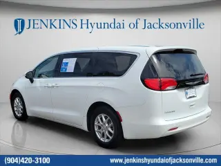 Chrysler Voyager 2023 LX 4dr Mini-Van