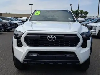 Toyota Tacoma 2024 4x4 SR5 4dr Double Cab 5.0 ft SB