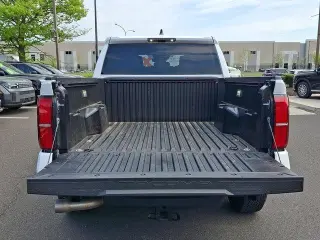 Toyota Tacoma 2024 4x4 SR5 4dr Double Cab 5.0 ft SB