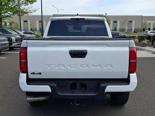 Toyota Tacoma 2024 4x4 SR5 4dr Double Cab 5.0 ft SB