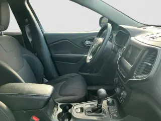 Jeep Cherokee 2019 4x4 Latitude 4dr SUV