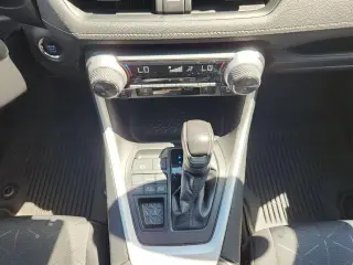 Toyota RAV4 2021 AWD XLE 4dr SUV