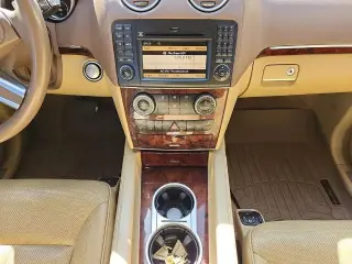 Mercedes-Benz GL-Class 2010 AWD GL 550 4MATIC 4dr SUV