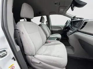 Toyota Sienna 2018 LE 7-Passenger Auto Access Seat 4dr Mini-Van