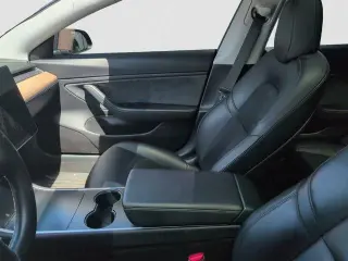 Tesla Model 3 2018 Mid Range 4dr Fastback