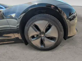 Tesla Model 3 2018 Mid Range 4dr Fastback