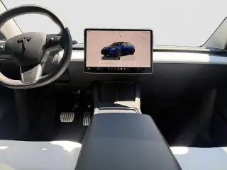 Tesla Model Y 2023 AWD Performance 4dr Crossover