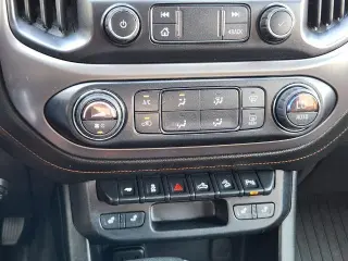 GMC Canyon 2021 4x4 AT4 4dr Crew Cab 5 ft. SB (Cloth)