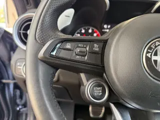 Alfa Romeo Giulia 2023 Sprint 4dr Sedan