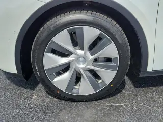 Tesla Model Y 2021 AWD Long Range 4dr Crossover