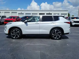 Mitsubishi Outlander 2024 SE 4dr SUV