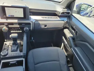 Toyota Tacoma 2025 4x4 SR5 4dr Double Cab 5.0 ft SB