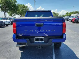Toyota Tacoma 2025 4x4 SR5 4dr Double Cab 5.0 ft SB