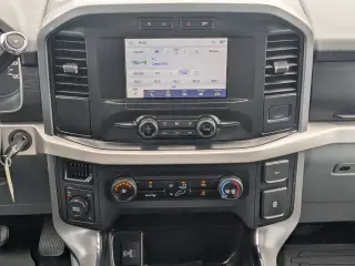 Ford F-150 2023 4x4 Platinum 4dr SuperCrew 5.5 ft. SB